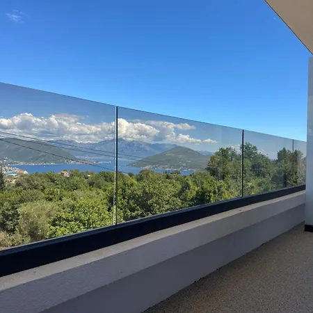 Bay View Village - Esmeralda 1